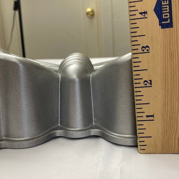 Nordic Ware Butterfly Cake Pan 9 Cup Cast Aluminum Mold Non Stick Bakeware, USA - Picture 10 of 12